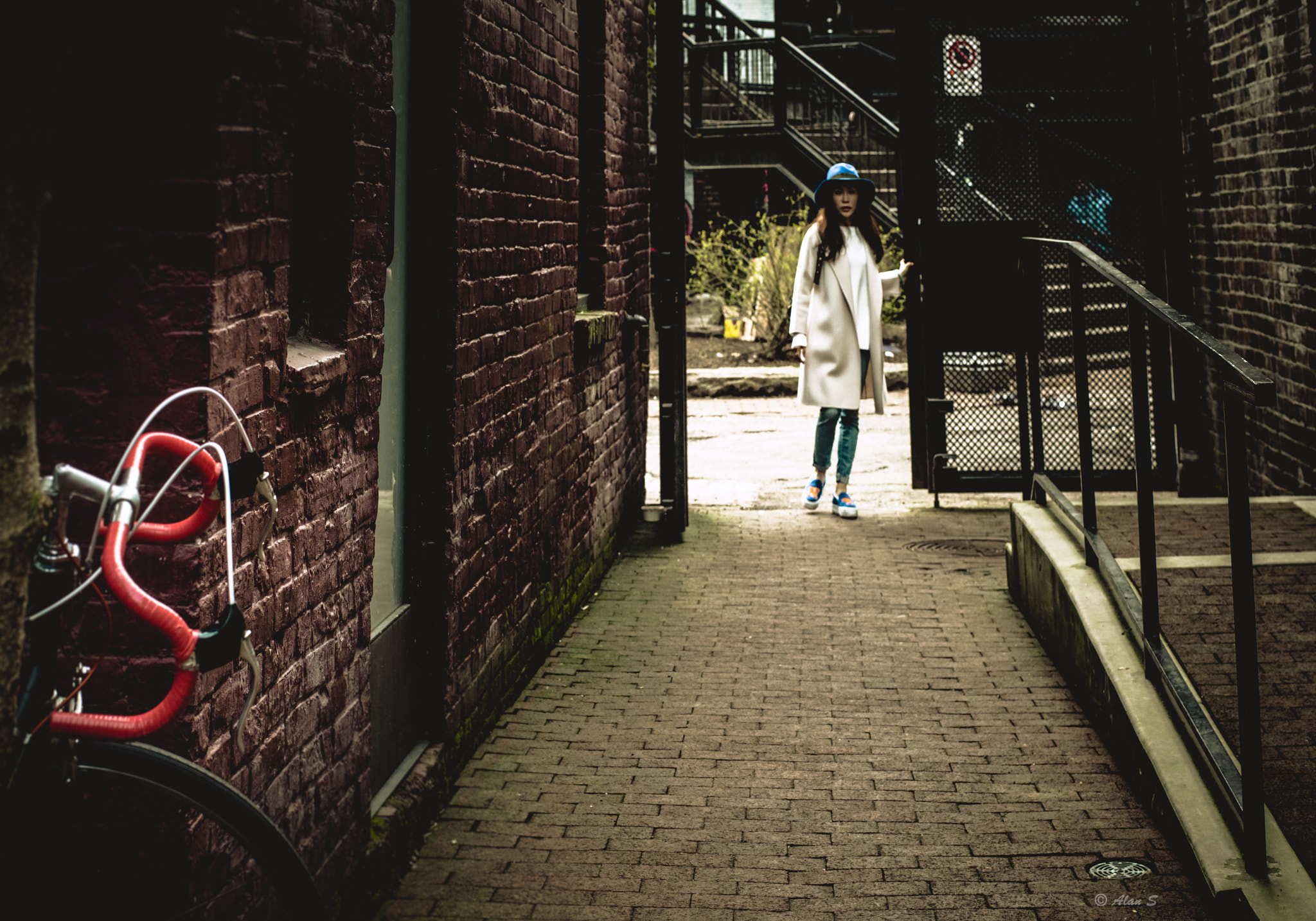 Canon EOS 5DS R + ZEISS Planar T* 50mm F1.4 sample photo. Exit photography