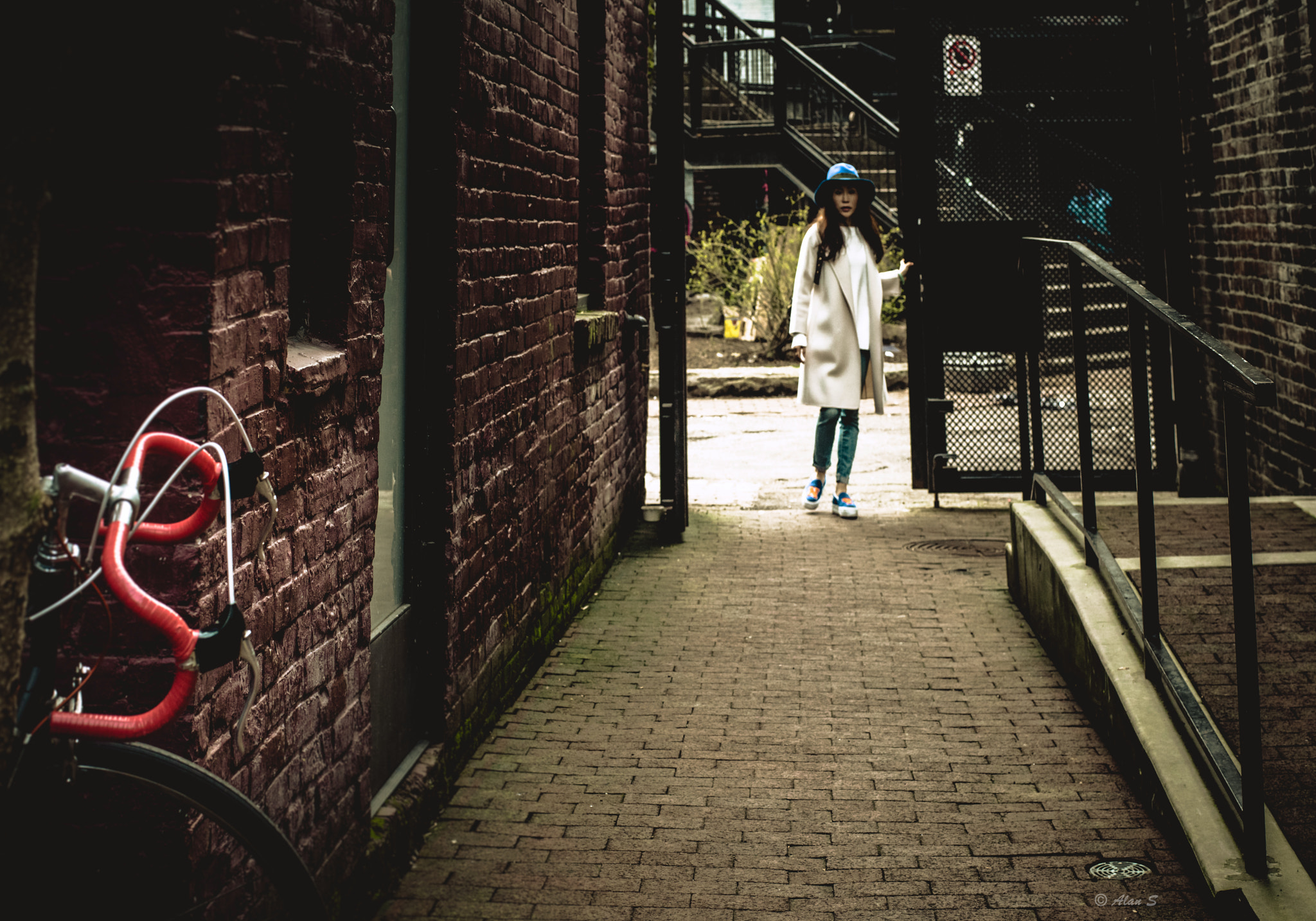 ZEISS Planar T* 50mm F1.4 sample photo. Exit photography