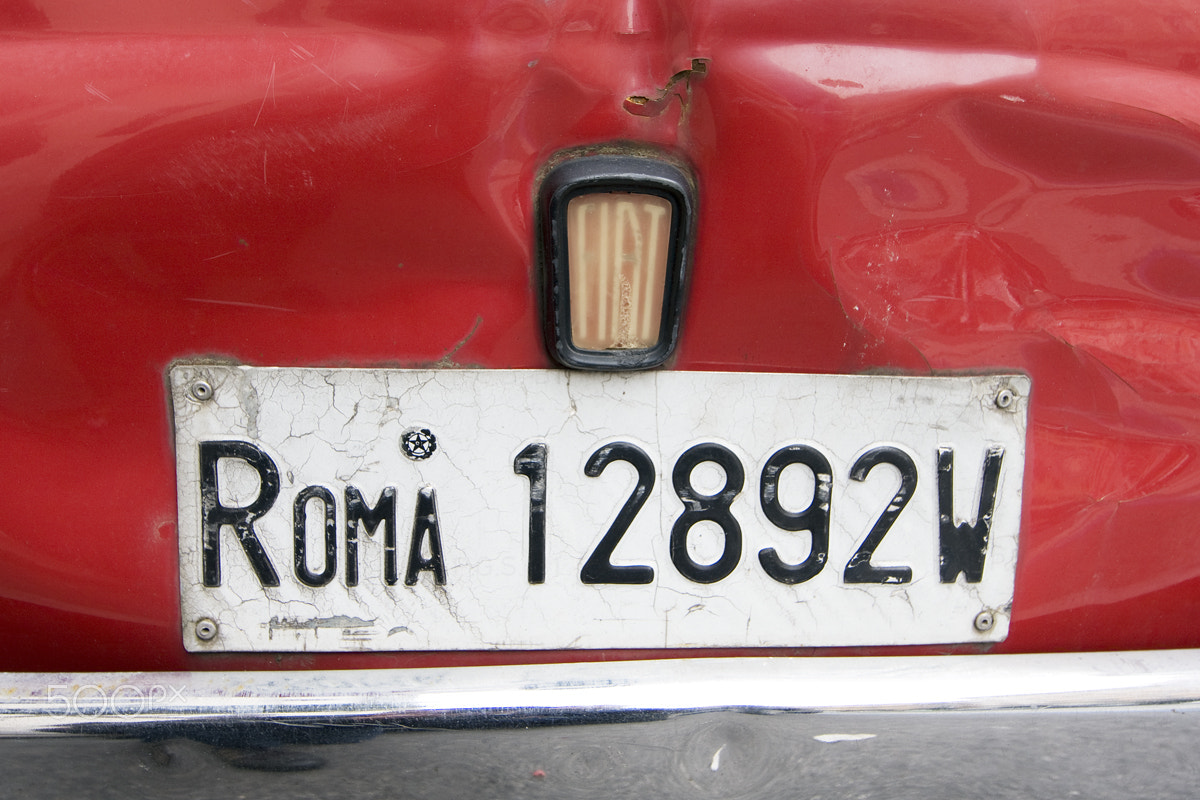 Canon EF 14mm F2.8L II USM sample photo. Old fiat 500, roma (italy). photography