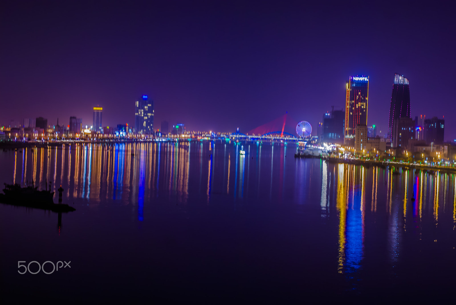 Nikon D40X + Nikon AF-S Nikkor 50mm F1.8G sample photo. Danang by night photography