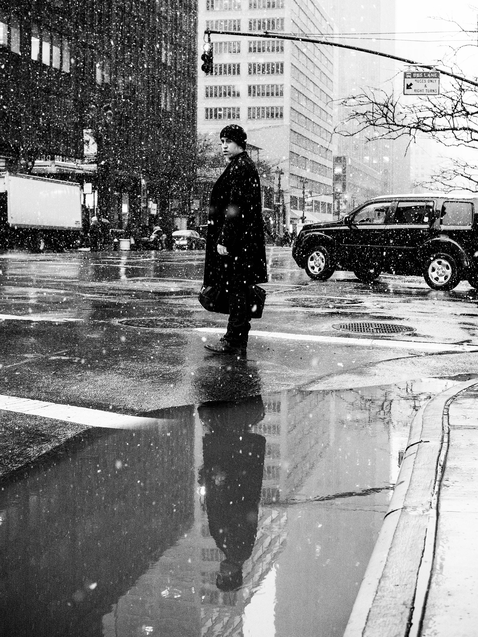 Olympus OM-D E-M5 + Olympus M.Zuiko Digital 25mm F1.8 sample photo. Black in white photography