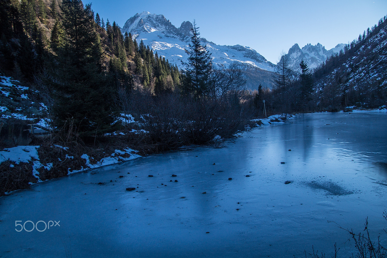 Tamron 18-270mm F3.5-6.3 Di II PZD sample photo. Frozen lake in the french alps photography