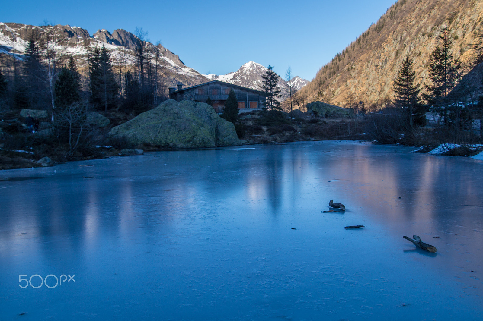 Tamron 18-270mm F3.5-6.3 Di II PZD sample photo. Frozen lake in the french alps photography