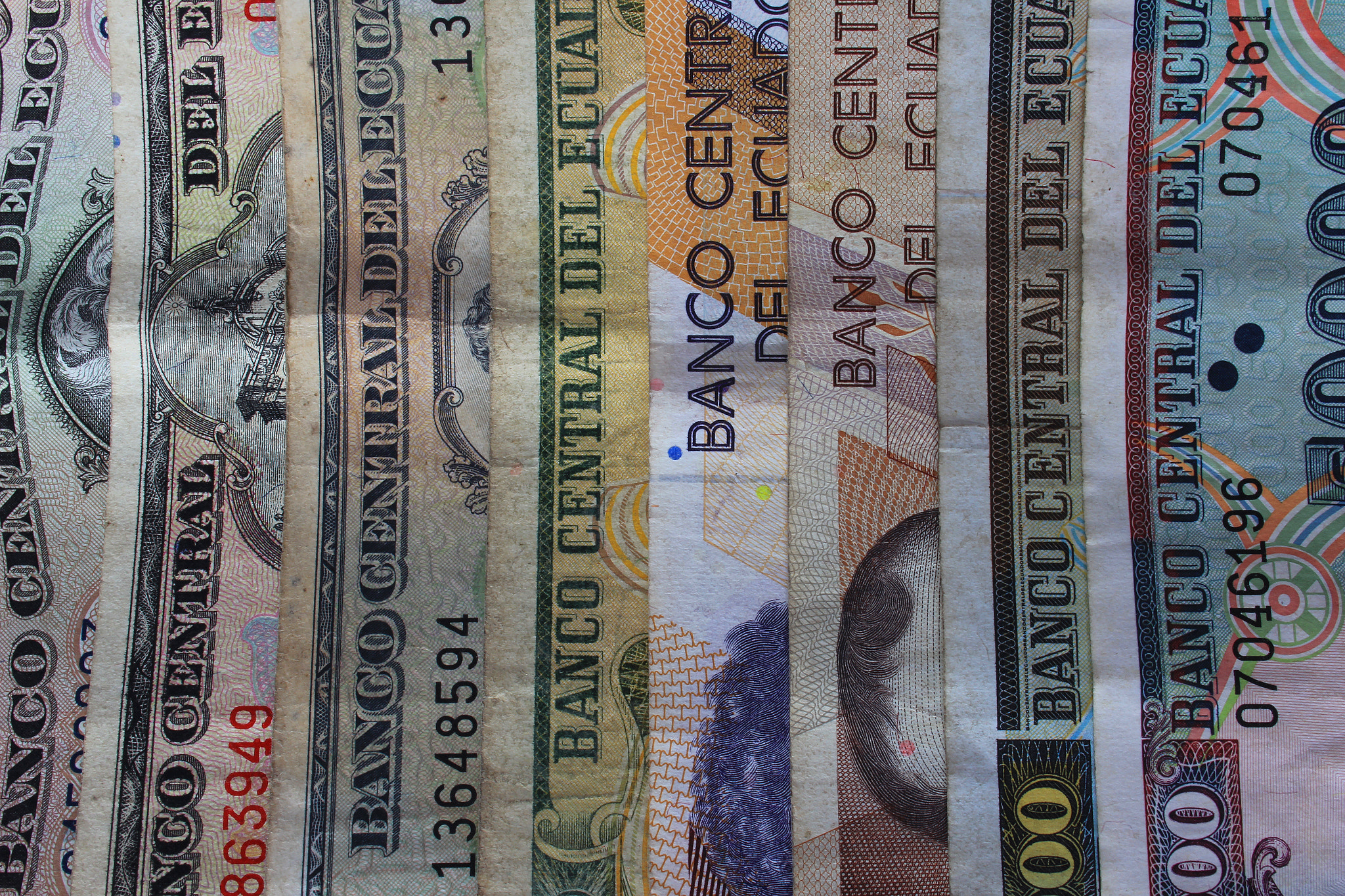 Canon EF-S 18-55mm F3.5-5.6 sample photo. Foreign currency photography