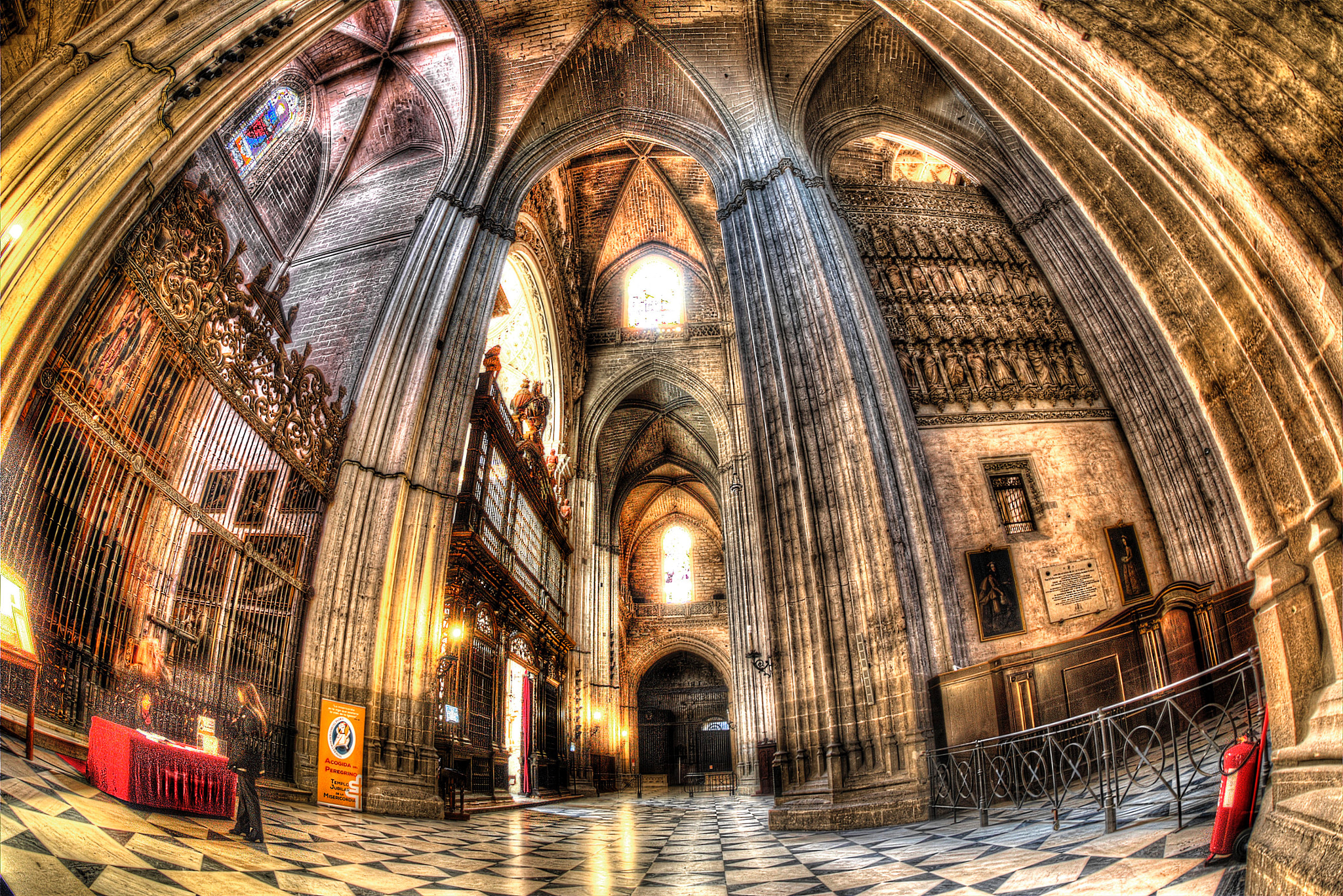 Canon EF 8-15mm F4L Fisheye USM sample photo. Catedral de sevilla p. danta photography