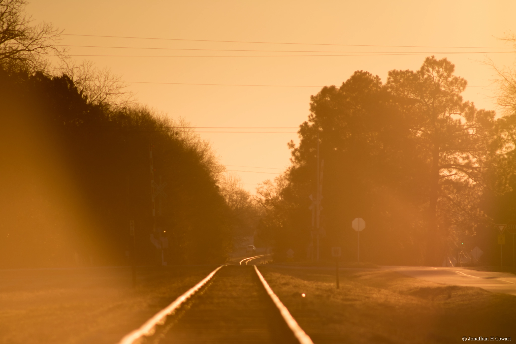 Canon EOS 750D (EOS Rebel T6i / EOS Kiss X8i) + EF75-300mm f/4-5.6 sample photo. Eastbound sunrise photography