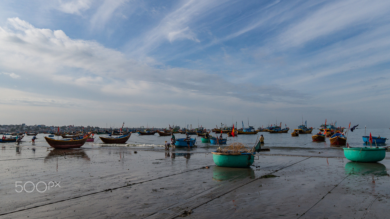 Sony Alpha NEX-3N + Sigma 19mm F2.8 EX DN sample photo. Fishing boats waiting for fishermen photography