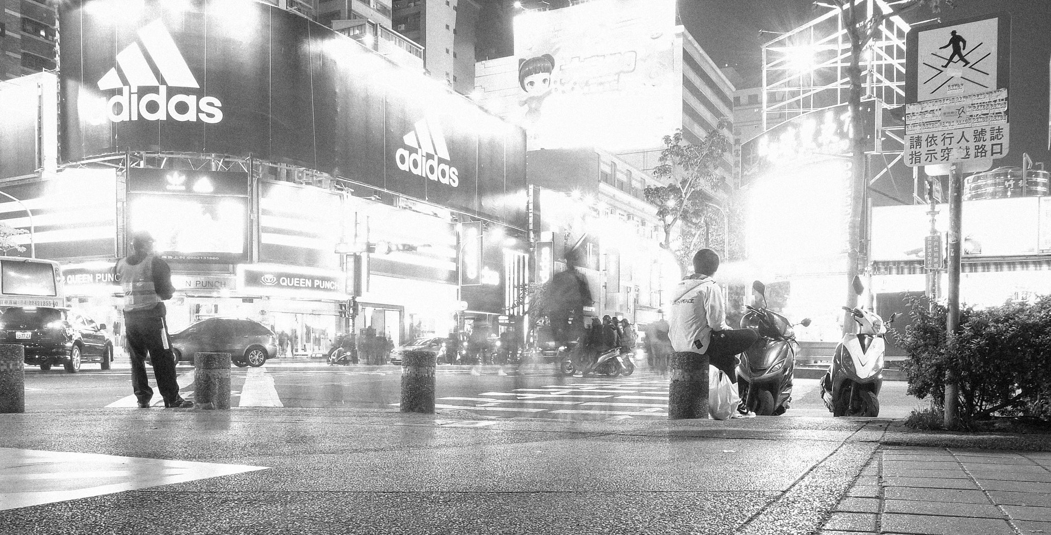 RICOH GR LENS sample photo. Cross road photography