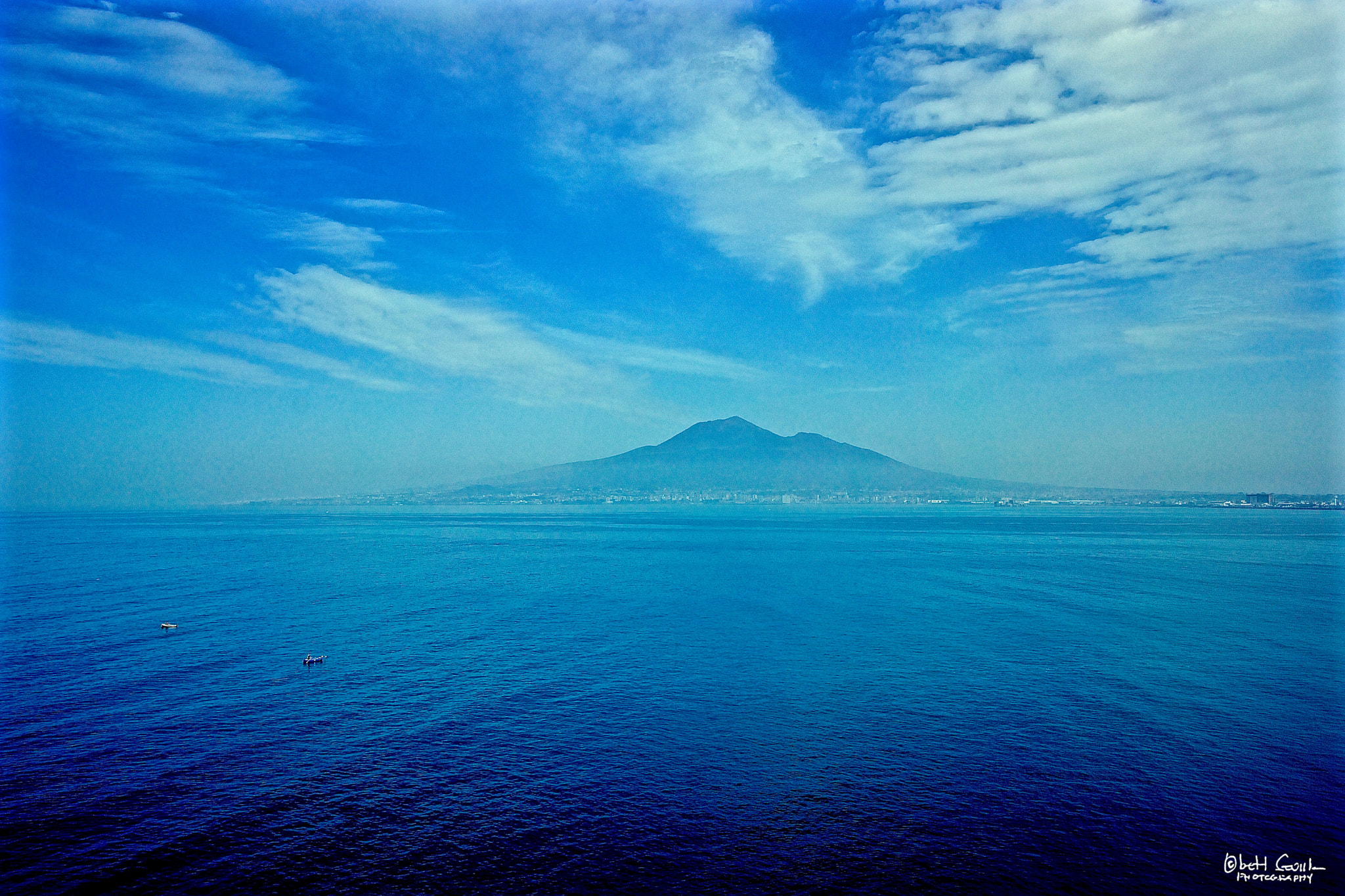 Sony Alpha NEX-7 + Sony E 10-18mm F4 OSS sample photo. Mount vesuvius from sorrento italy photography