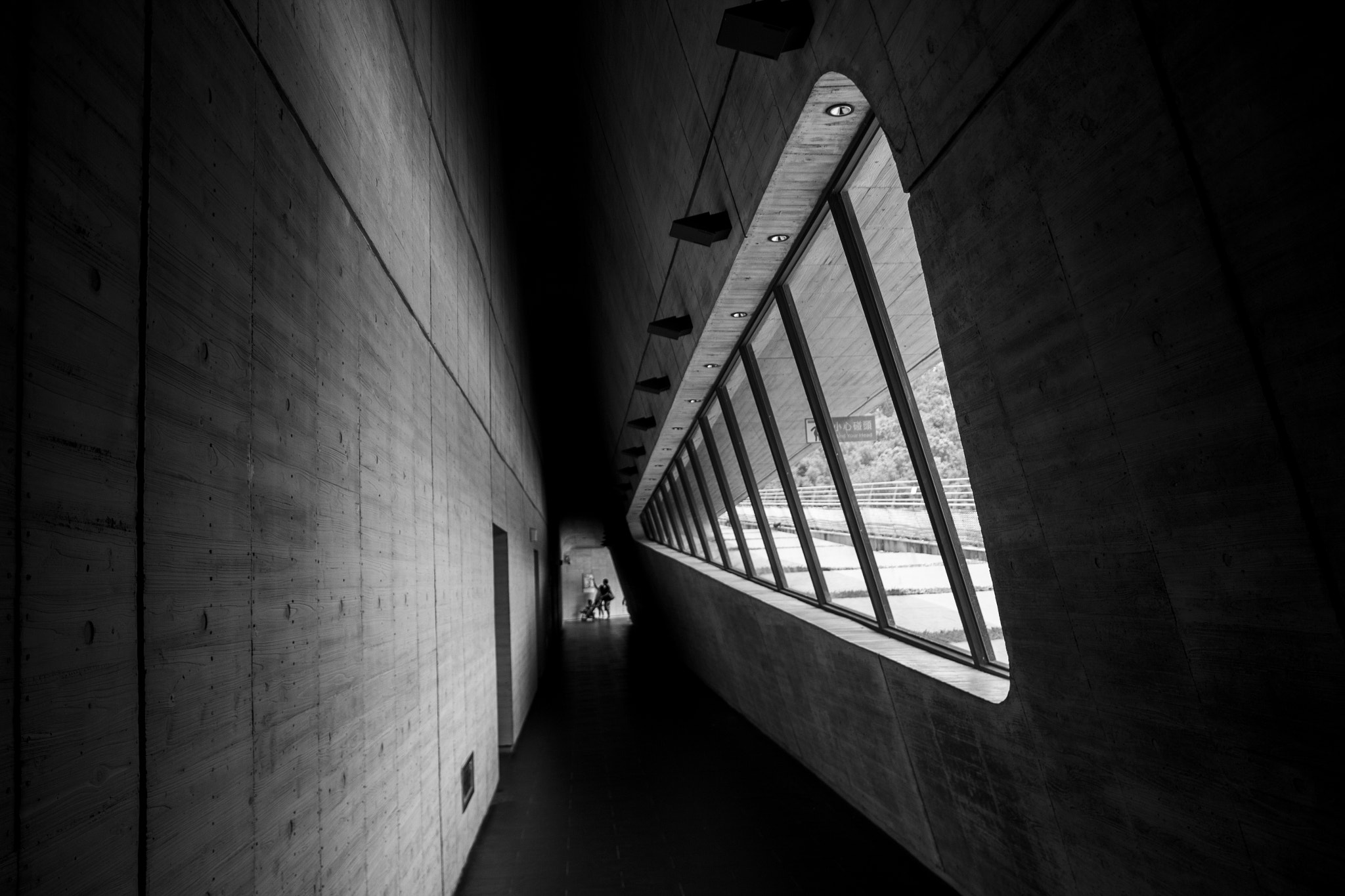 Sigma 17-70mm F2.8-4 DC Macro OS HSM sample photo. 日月走廊 photography