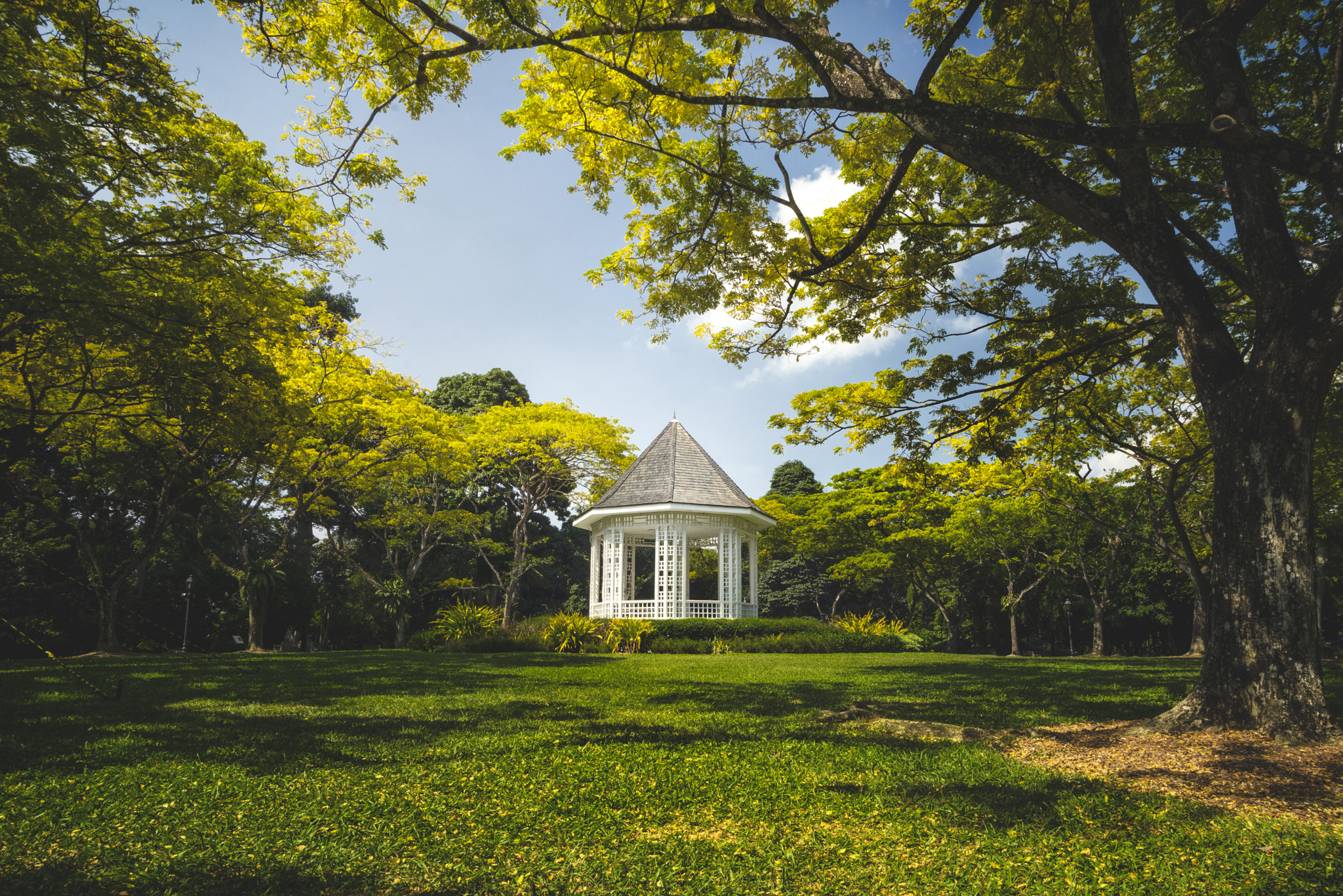 Minolta AF 28-85mm F3.5-4.5 New sample photo. Gazebo on the hill photography