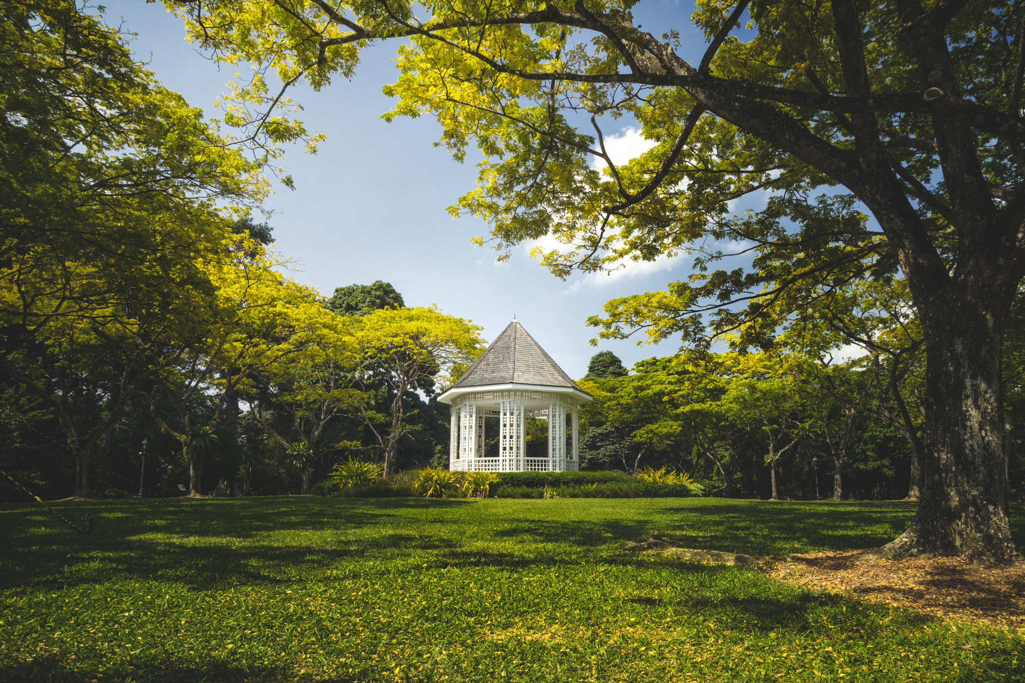 Sony a7 + Minolta AF 28-85mm F3.5-4.5 New sample photo. Gazebo on the hill photography