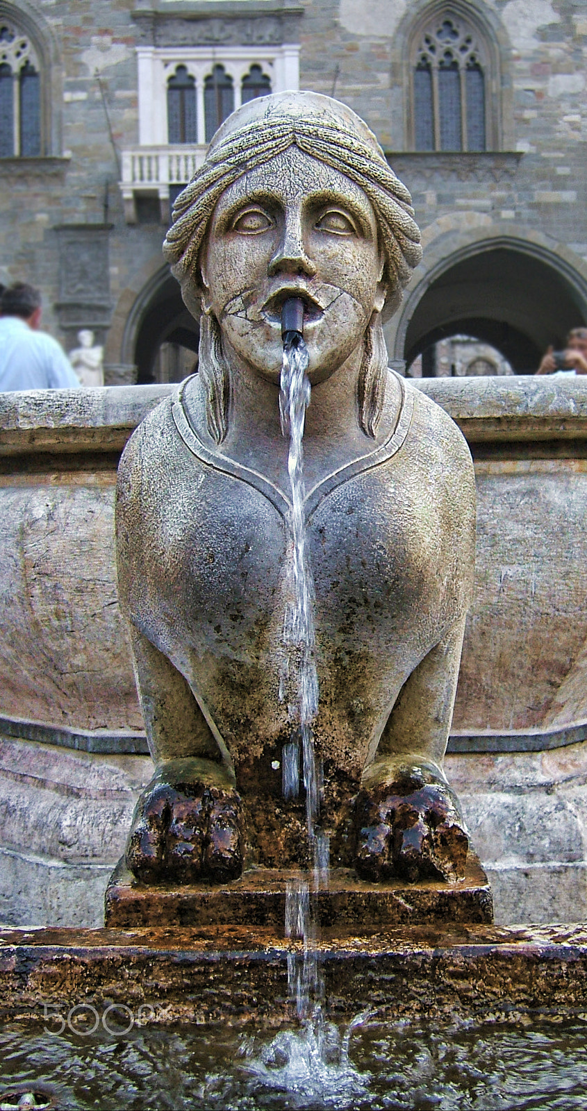Fujifilm FinePix E550 sample photo. Volto di fontana photography