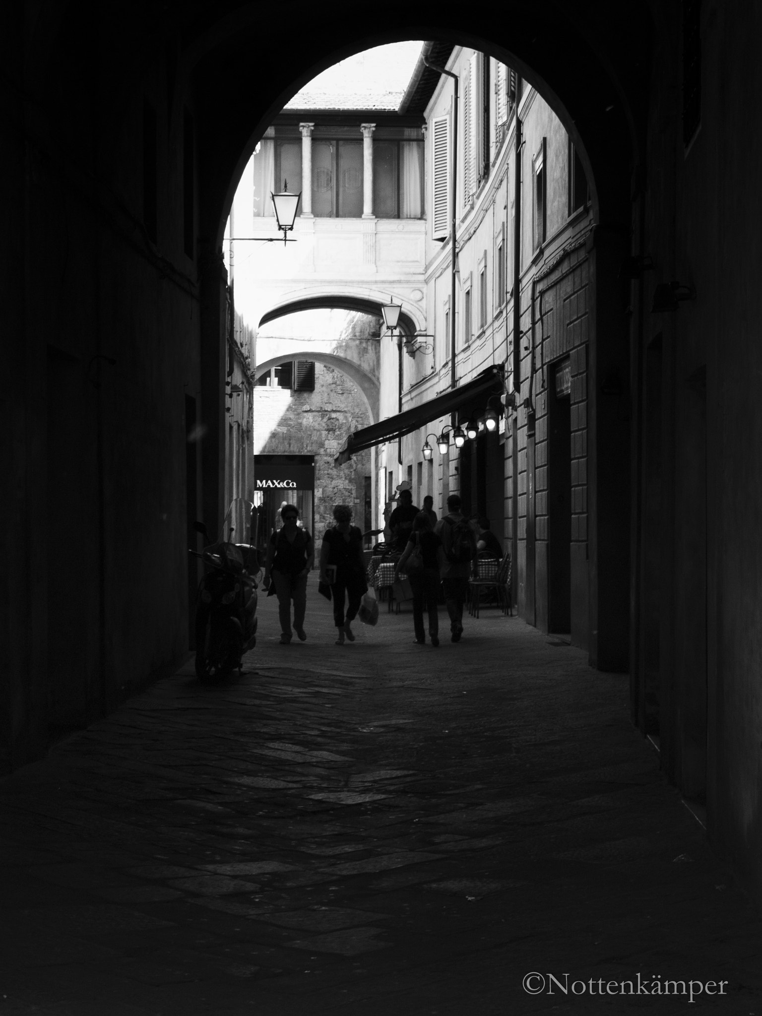 Panasonic Lumix DMC-GF3 sample photo. Shopping, tuscany photography
