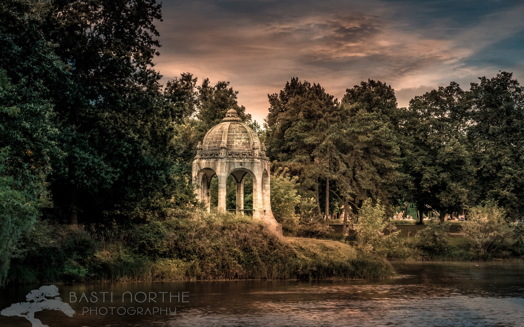 Samsung NX 18-200mm F3.5-6.3 ED OIS sample photo. Venustempel magdeburg photography