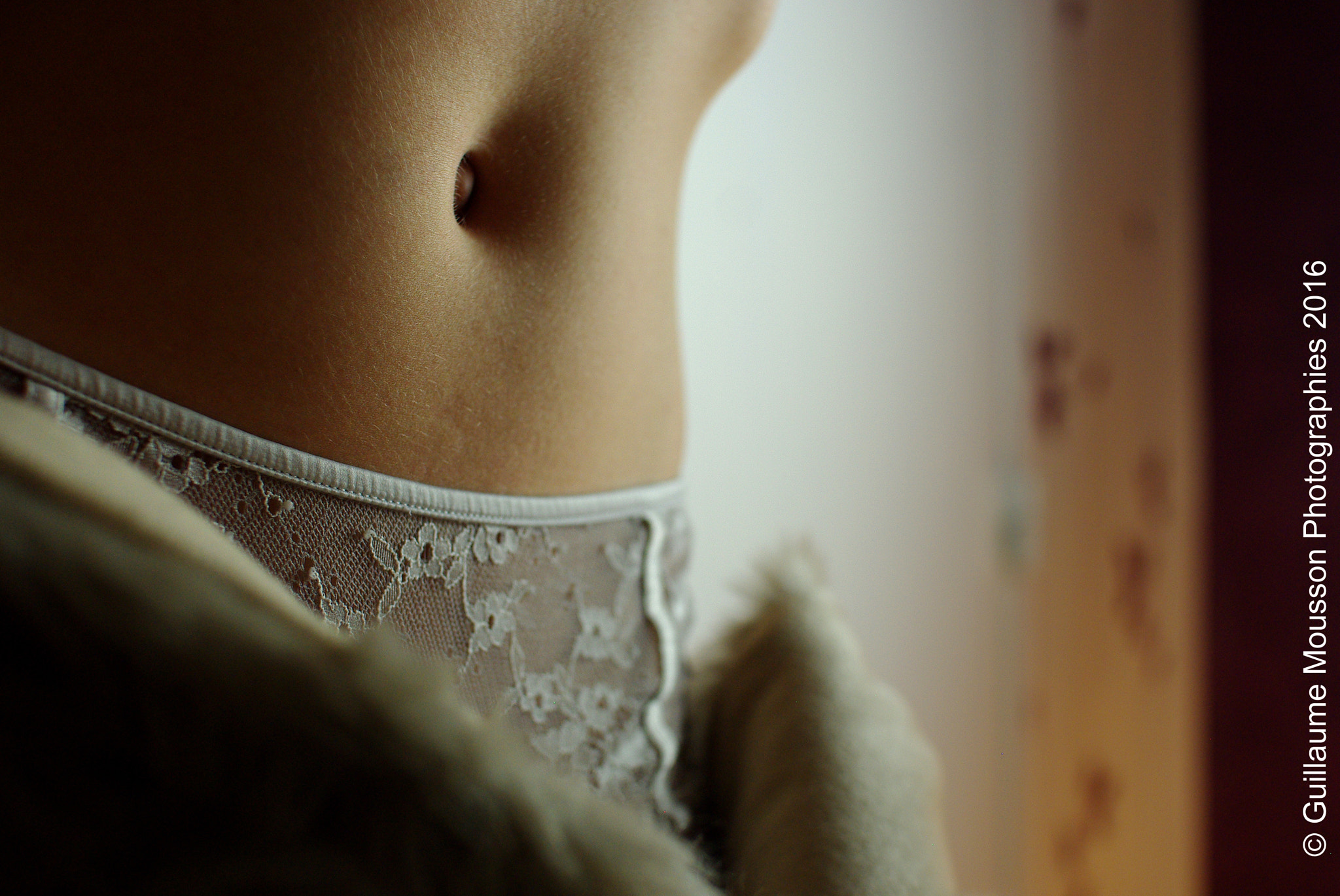 Pentax K200D + Sigma sample photo. Belly button photography