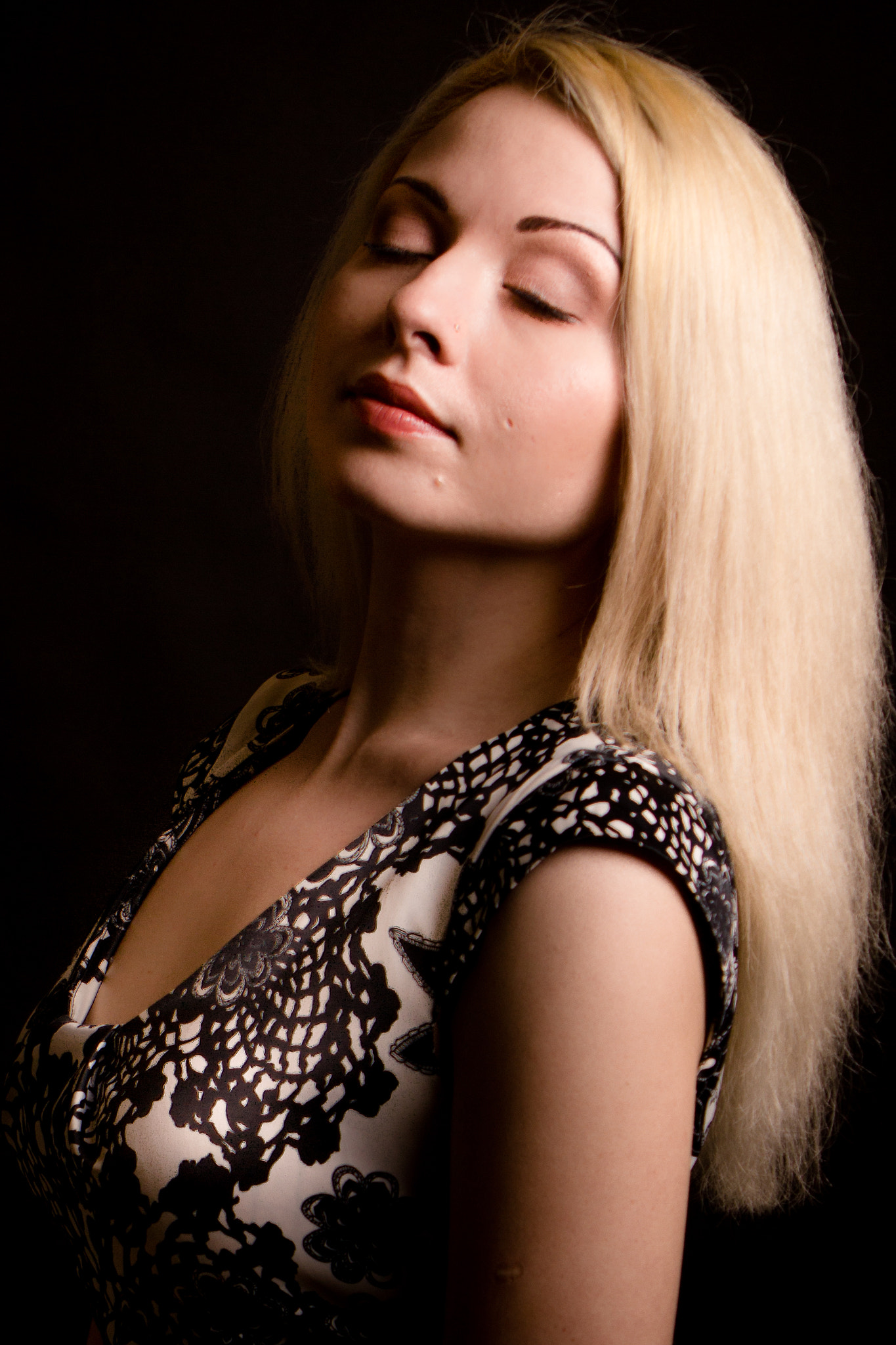 Canon EF 28-105mm f/3.5-4.5 USM sample photo. Anya photography