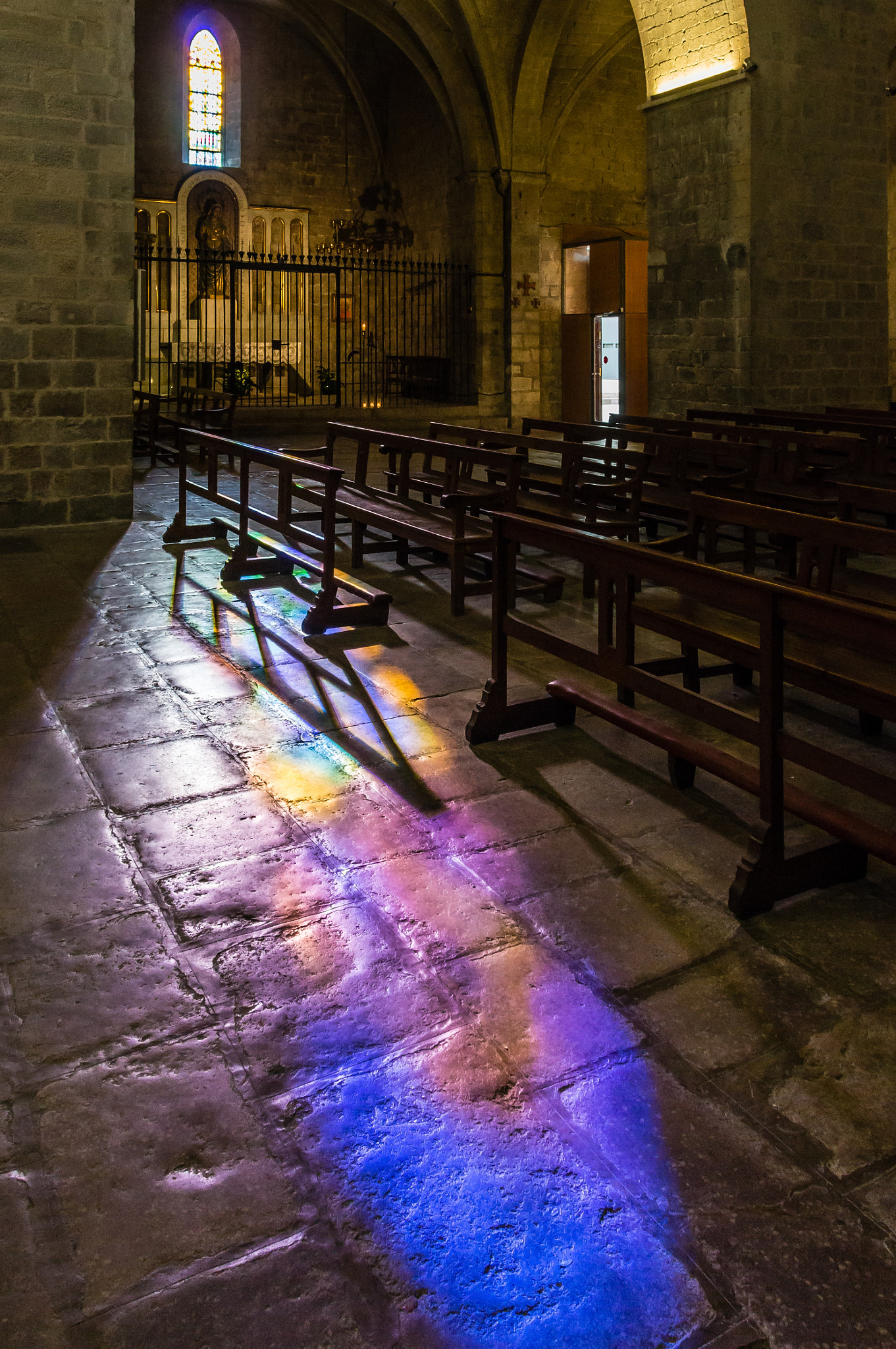 Sony Alpha DSLR-A580 sample photo. Color en el suelo de piedra photography