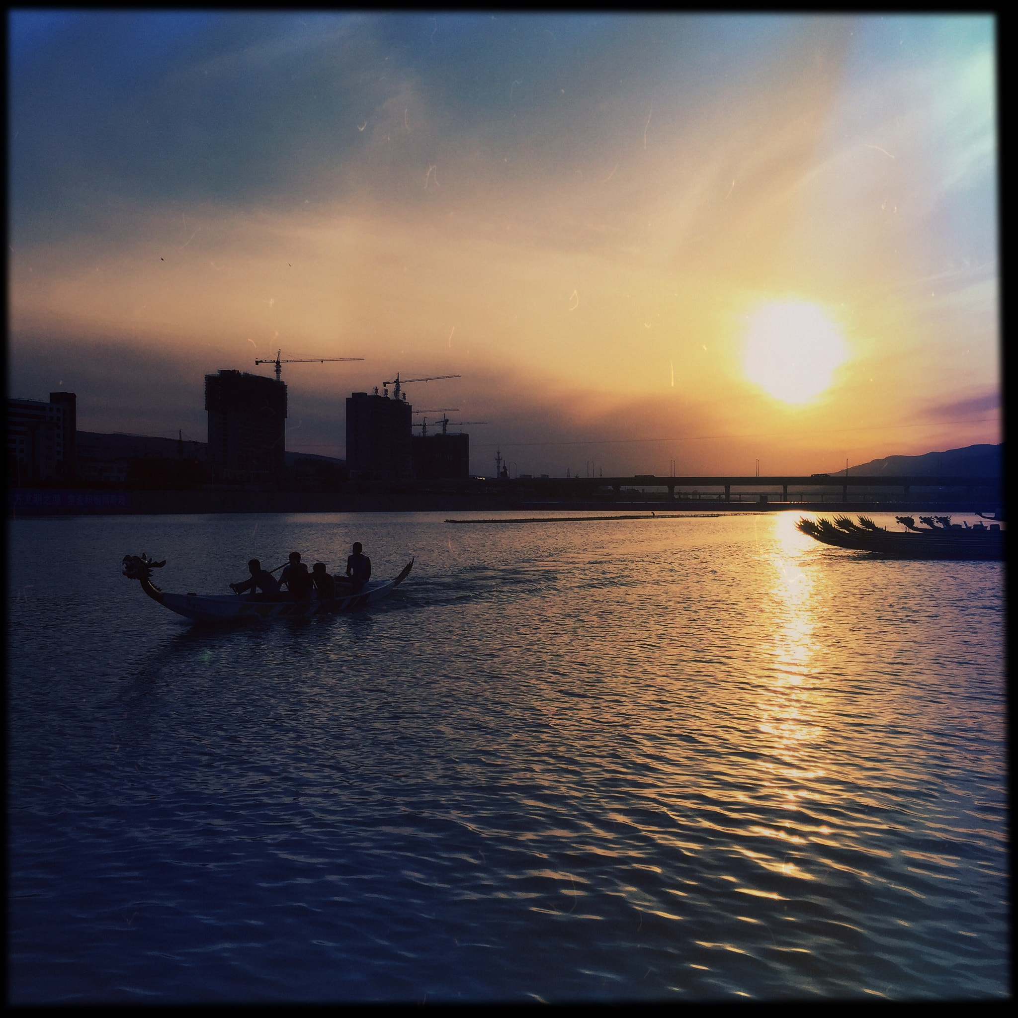 Hipstamatic 280 sample photo. Dragon-boat racing photography