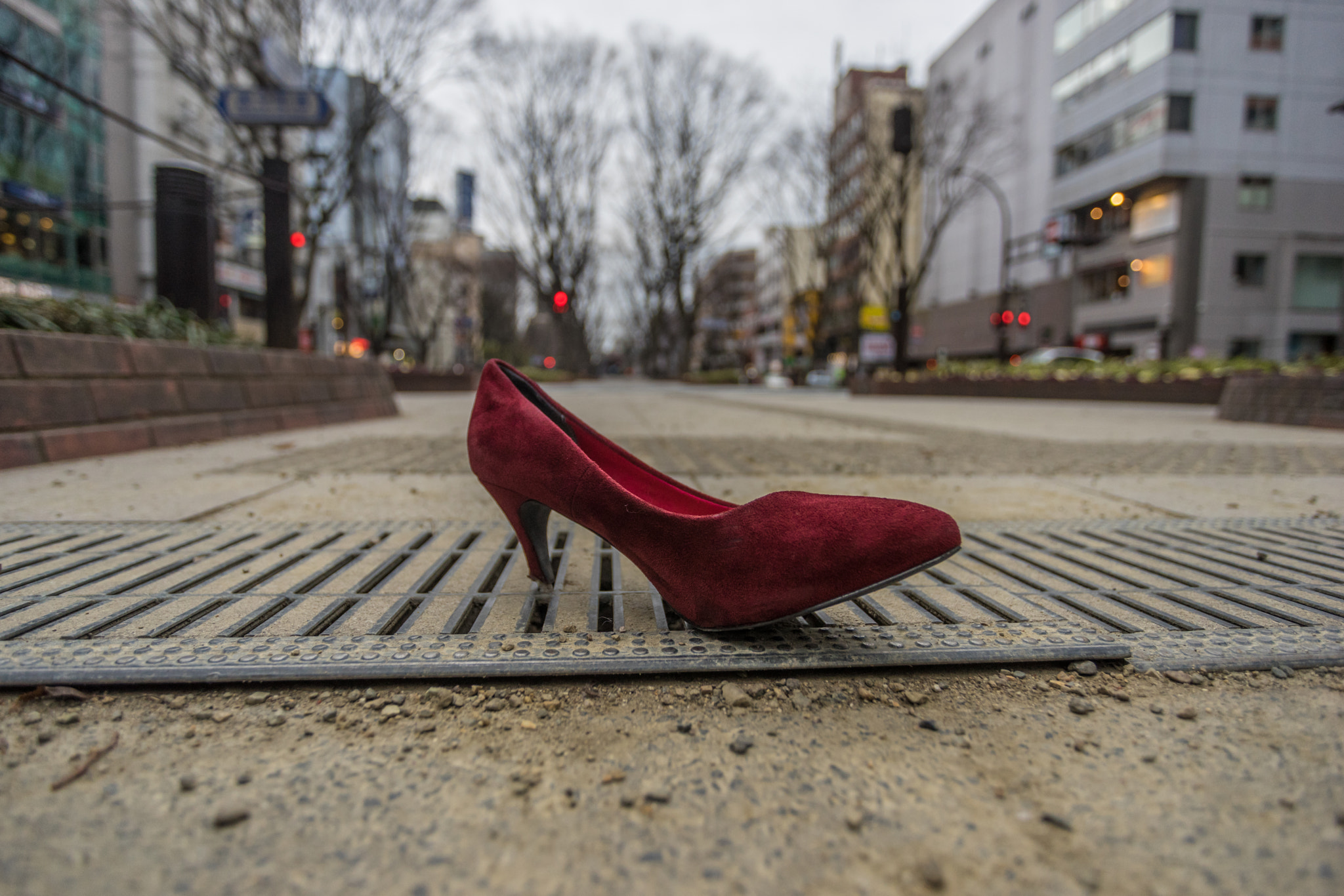 Sony a7 II + Canon EF 17-40mm F4L USM sample photo. Street casualty photography