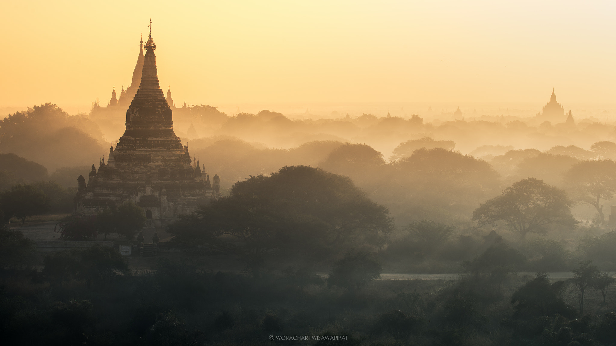 Nikon AF-S Nikkor 70-200mm F4G ED VR sample photo. Morning light in bagan photography