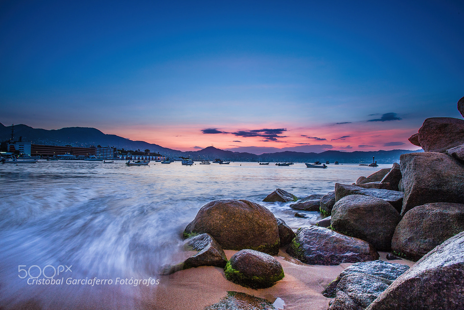 Canon EOS-1Ds Mark II + Canon EF 16-35mm F2.8L USM sample photo. Acapulco beach in the morning! photography