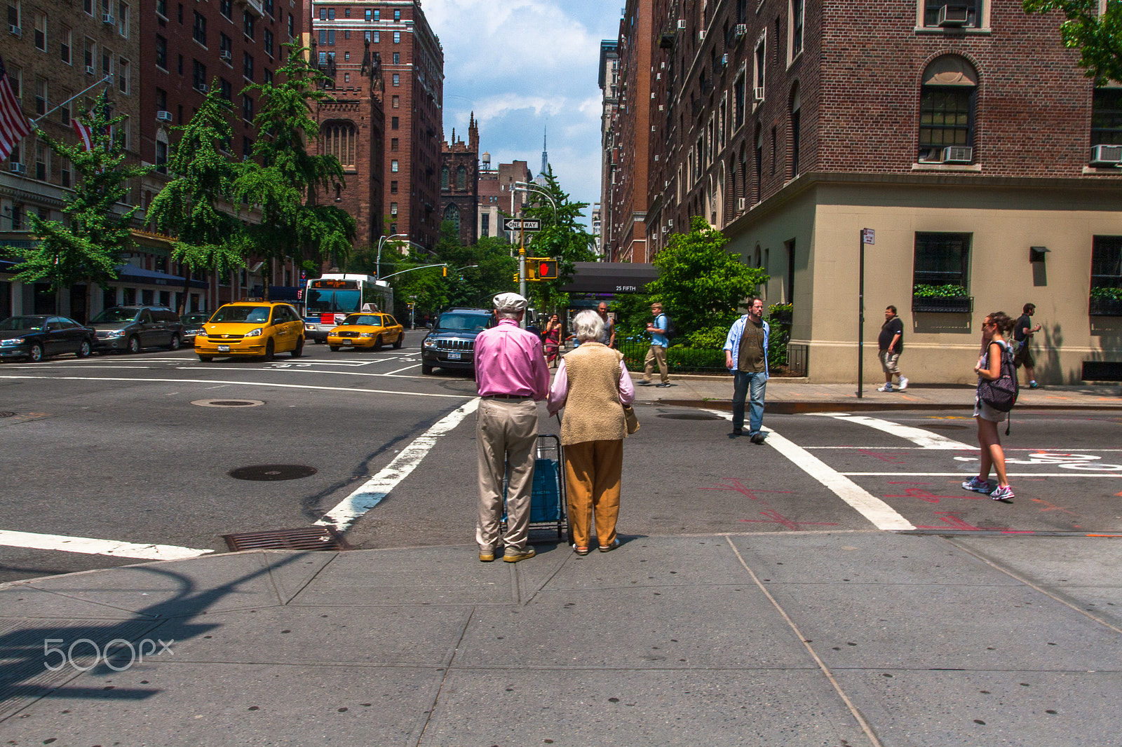 Canon EOS 30D + Canon EF 17-40mm F4L USM sample photo. Couple in nyc photography