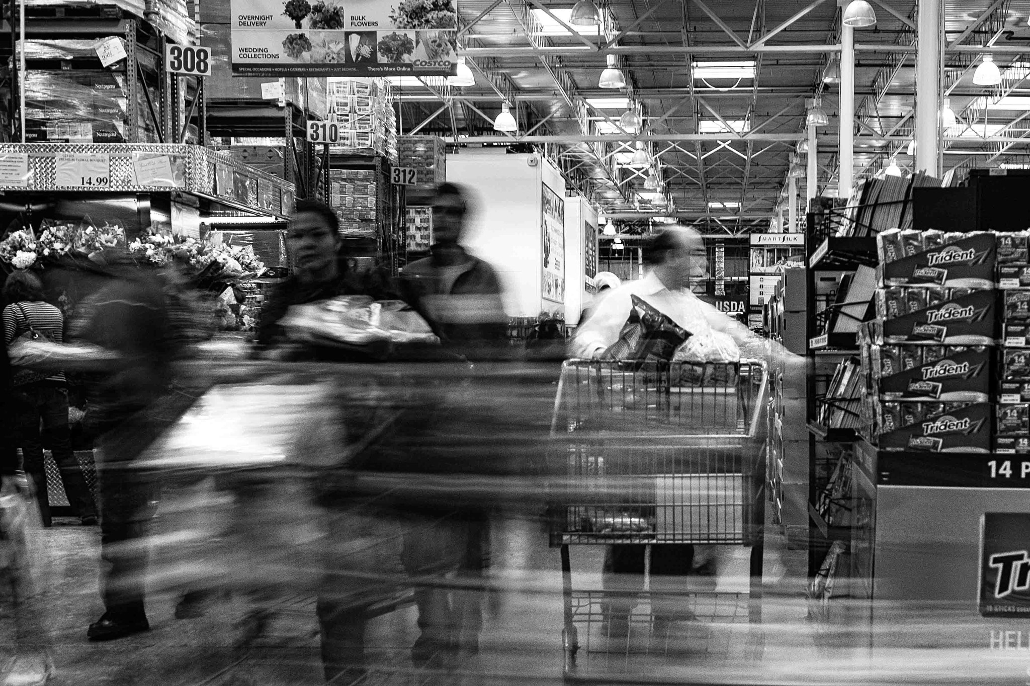 Fujifilm X-E1 + Fujifilm XF 23mm F1.4 R sample photo. Costco in motion 1 photography