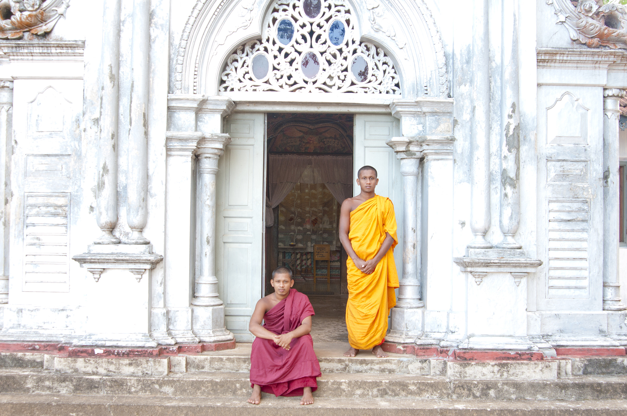 Nikon AF Nikkor 24-85mm F2.8-4D IF sample photo. Sri lanka monks temple photography