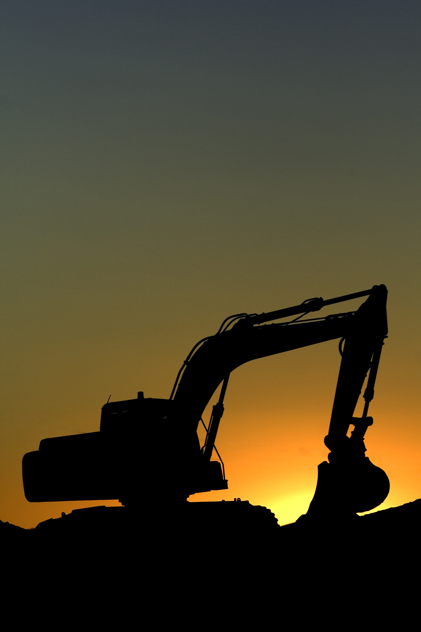 Canon EF 100-400mm F4.5-5.6L IS USM sample photo. A great excavator photography