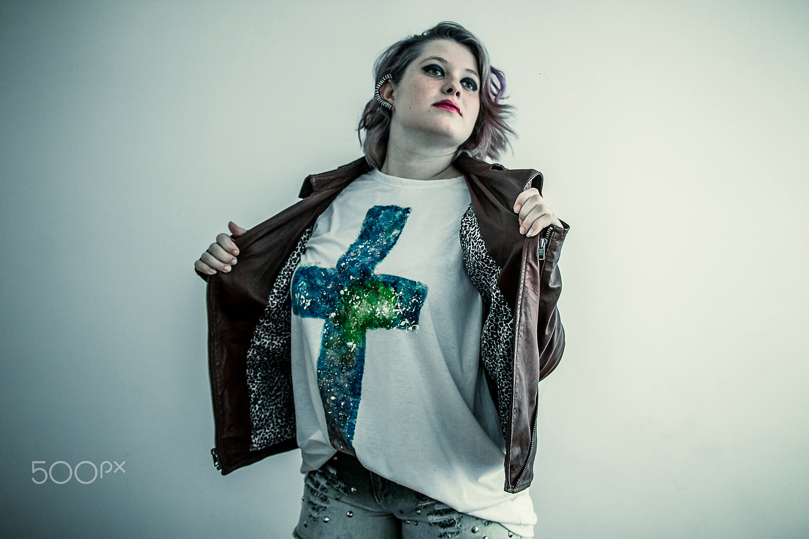 Canon EF-S 18-135mm F3.5-5.6 IS STM sample photo. Cendi gades - galaxy colors t-shirt photography