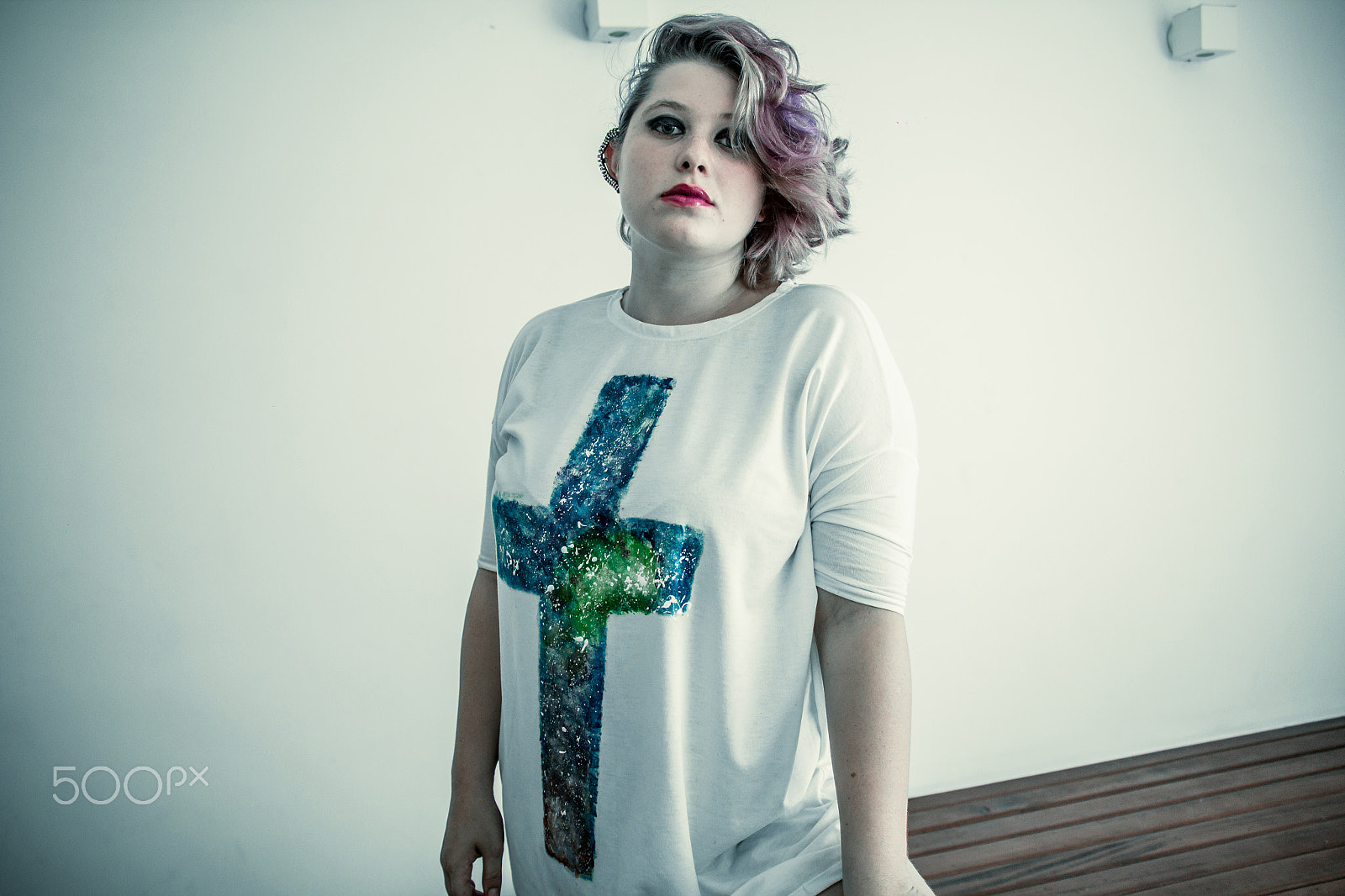 Canon EF-S 18-135mm F3.5-5.6 IS STM sample photo. Cendi gades - galaxy colors t-shirt photography