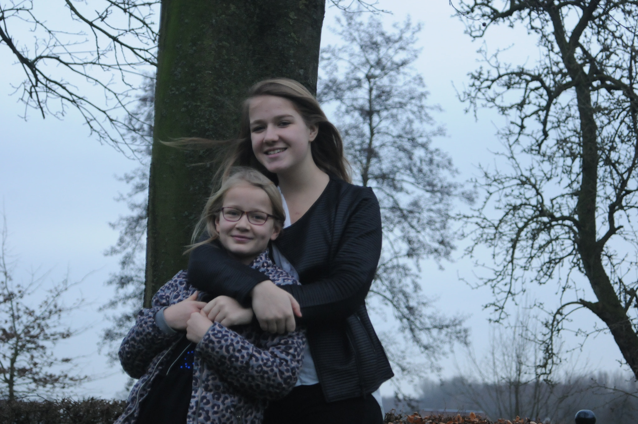 AF Zoom-Nikkor 35-80mm f/4-5.6D sample photo. My two beautifuls cousins photography