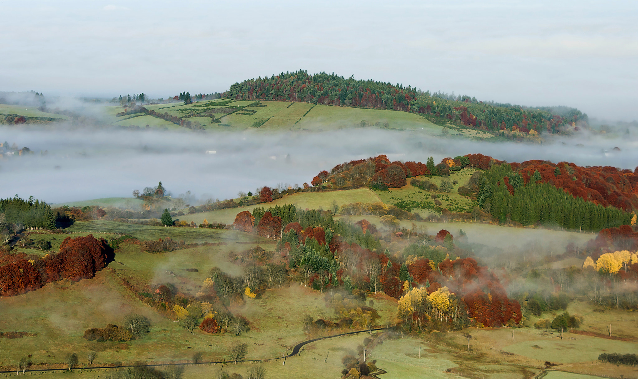 Pentax K20D + Sigma sample photo. Panorama d'automne photography