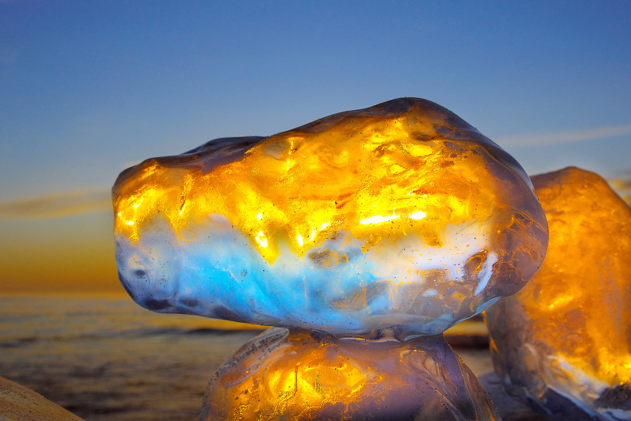 Sony SLT-A77 sample photo. Blue and orange sapphire photography