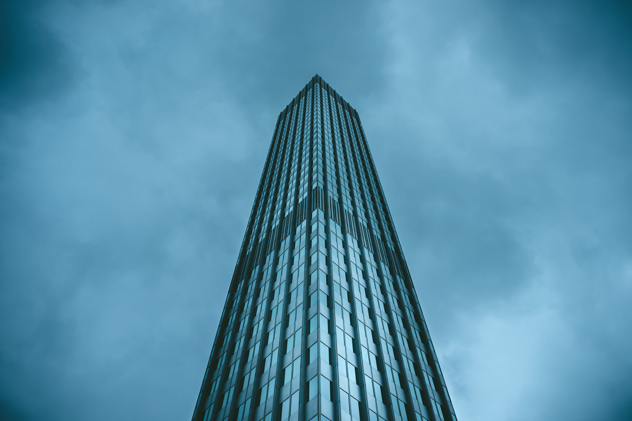 Sony a7 + ZEISS Batis 25mm F2 sample photo. Old european central bank photography