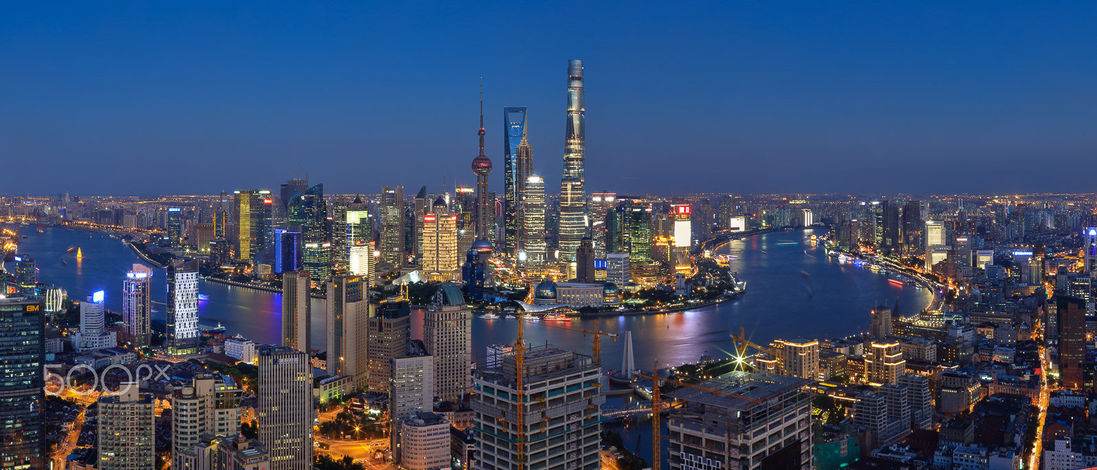 Canon EOS 5DS R + Canon EF 35mm F1.4L USM sample photo. Luujiazui in blue photography