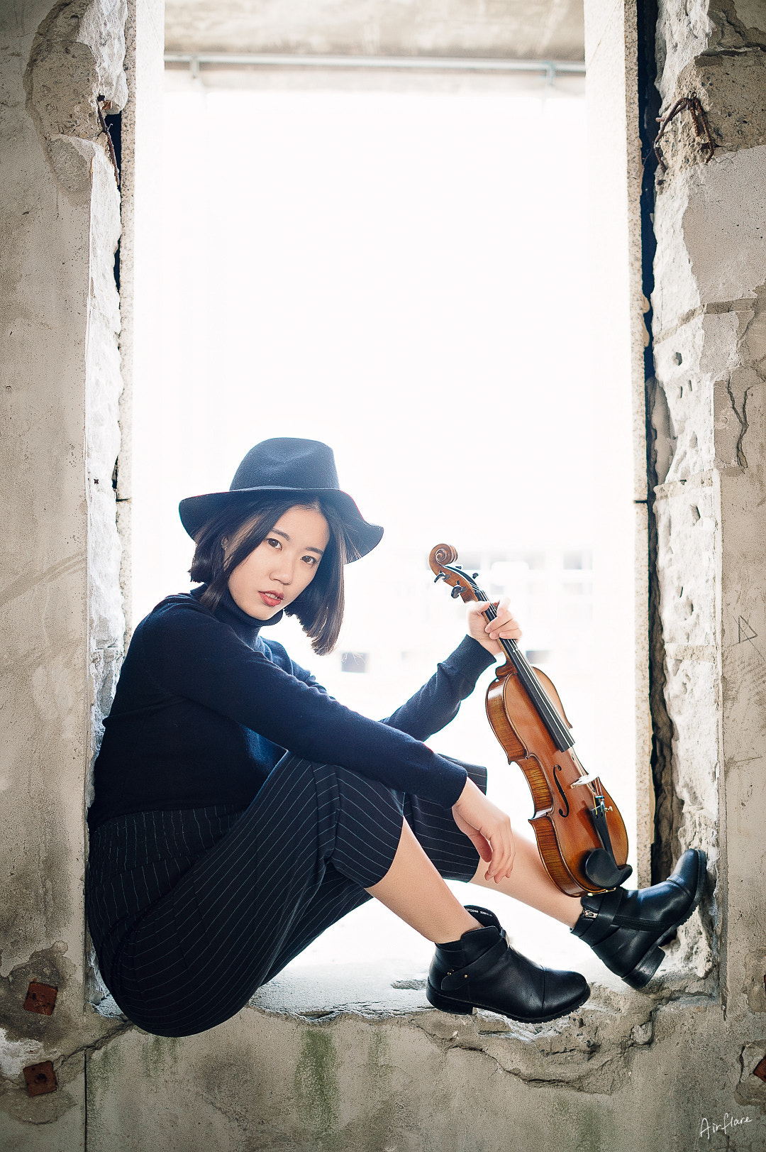 Nikon D4 + Nikon AF-S Nikkor 28mm F1.8G sample photo.  提琴少女  photography