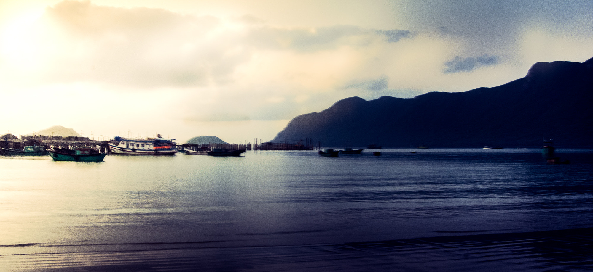 Nikon D2Xs sample photo. Dawn con dao island.jpg photography
