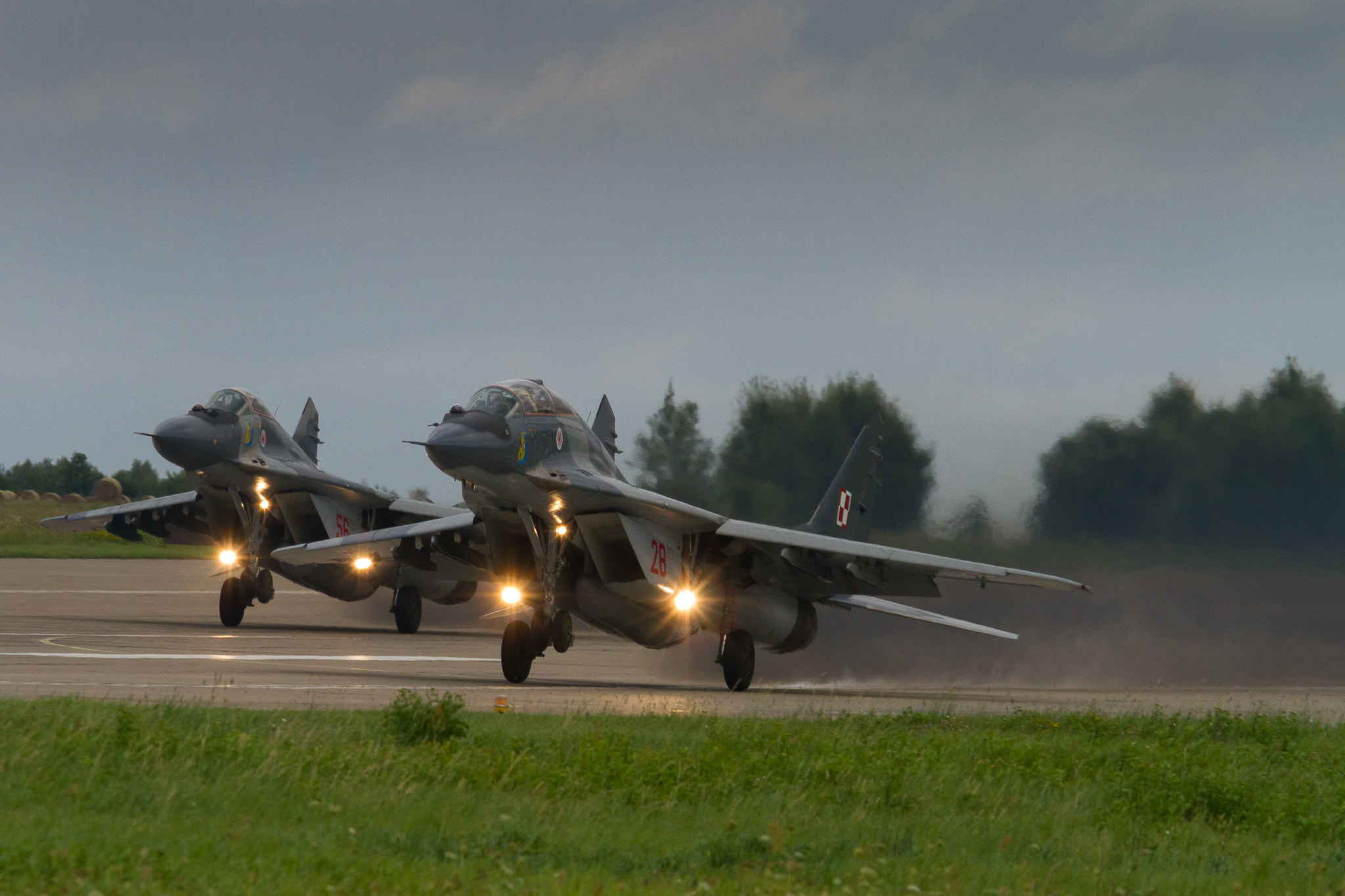 Canon EF 70-200mm F4L IS USM sample photo. Polish af mig-29 pair take off photography