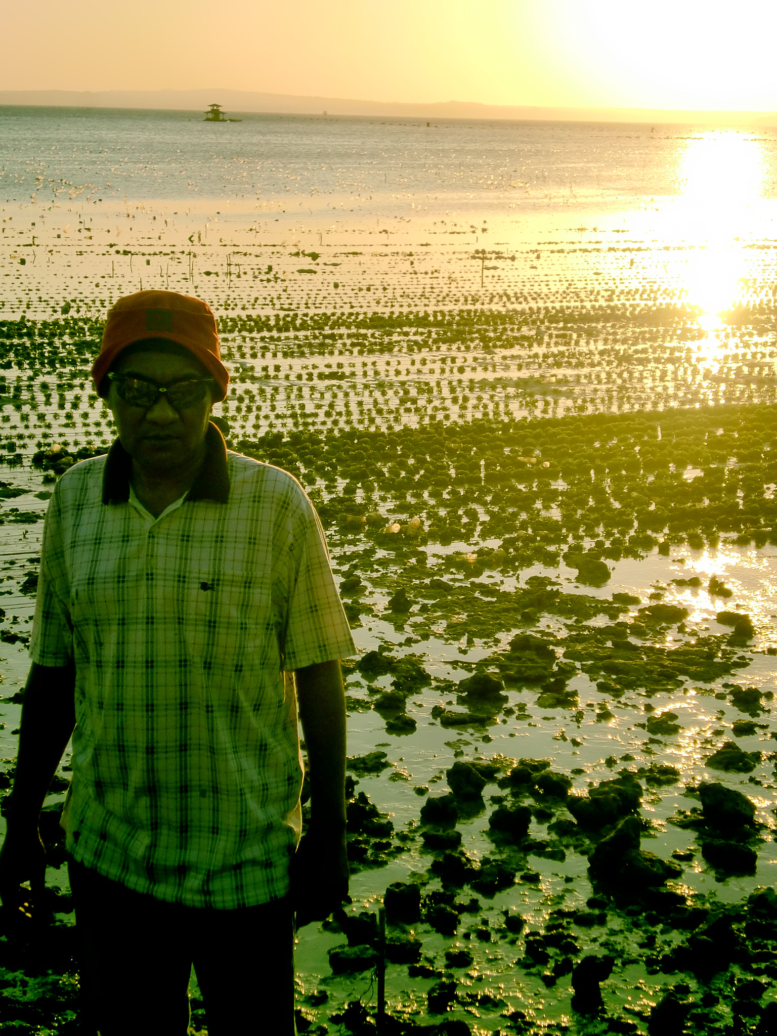 CASIO EX-Z90 sample photo. Workin in the beach photography