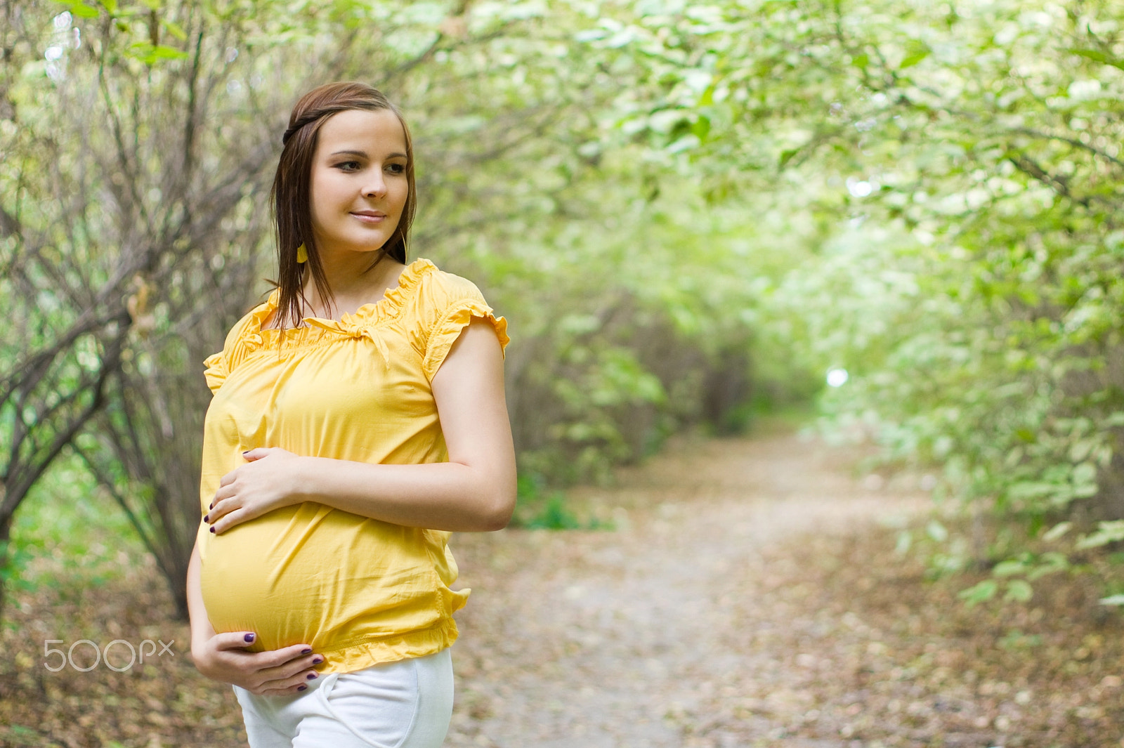 Sony Alpha DSLR-A550 + Sony 50mm F1.4 sample photo. Beautiful pregnant woman in the park photography