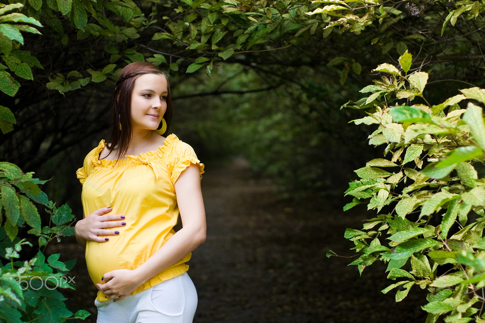 Sony Alpha DSLR-A550 + Sony 50mm F1.4 sample photo. Beautiful pregnant woman in the park photography