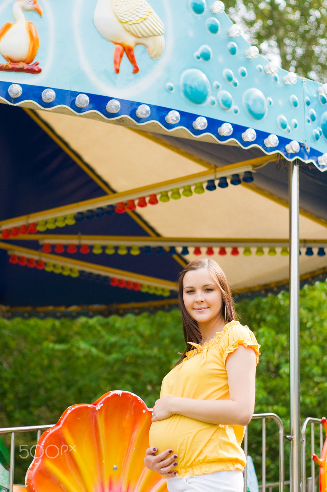 Sony Alpha DSLR-A550 + Sony 50mm F1.4 sample photo. Beautiful pregnant woman in the park photography