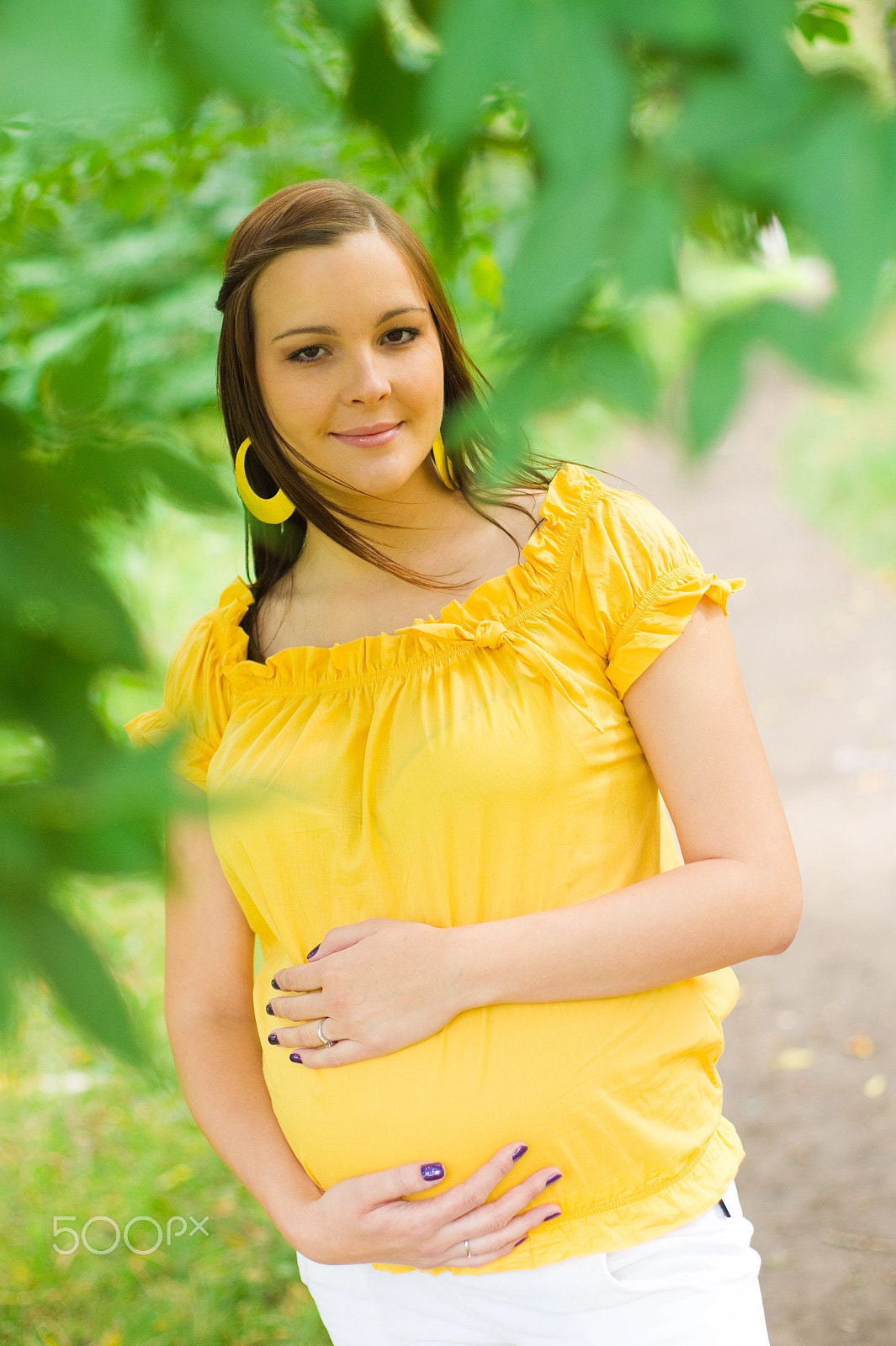 Sony Alpha DSLR-A550 + Sony 50mm F1.4 sample photo. Beautiful pregnant woman in the park photography