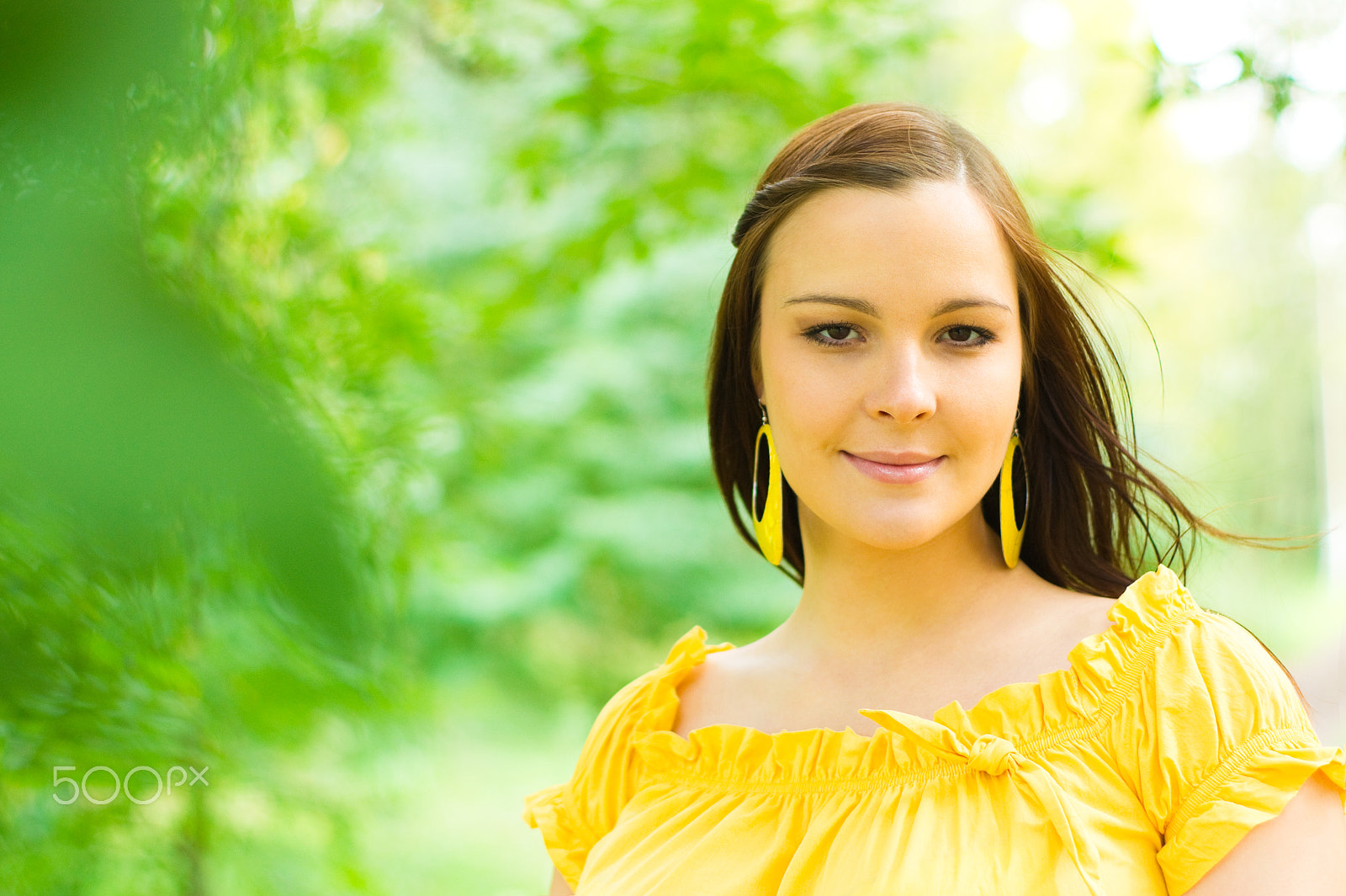 Sony 50mm F1.4 sample photo. Beautiful pregnant woman in the park photography