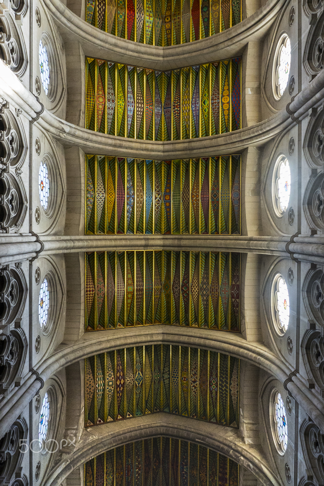 Olympus OM-D E-M10 II + OLYMPUS M.12-50mm F3.5-6.3 sample photo. Almudena´s cathedral ceiling photography
