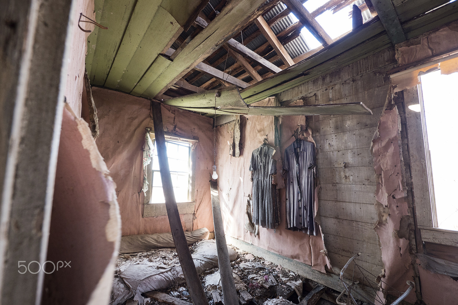 Panasonic Lumix DMC-GX8 + Panasonic Lumix G Vario 7-14mm F4 ASPH sample photo. Abandoned house photography