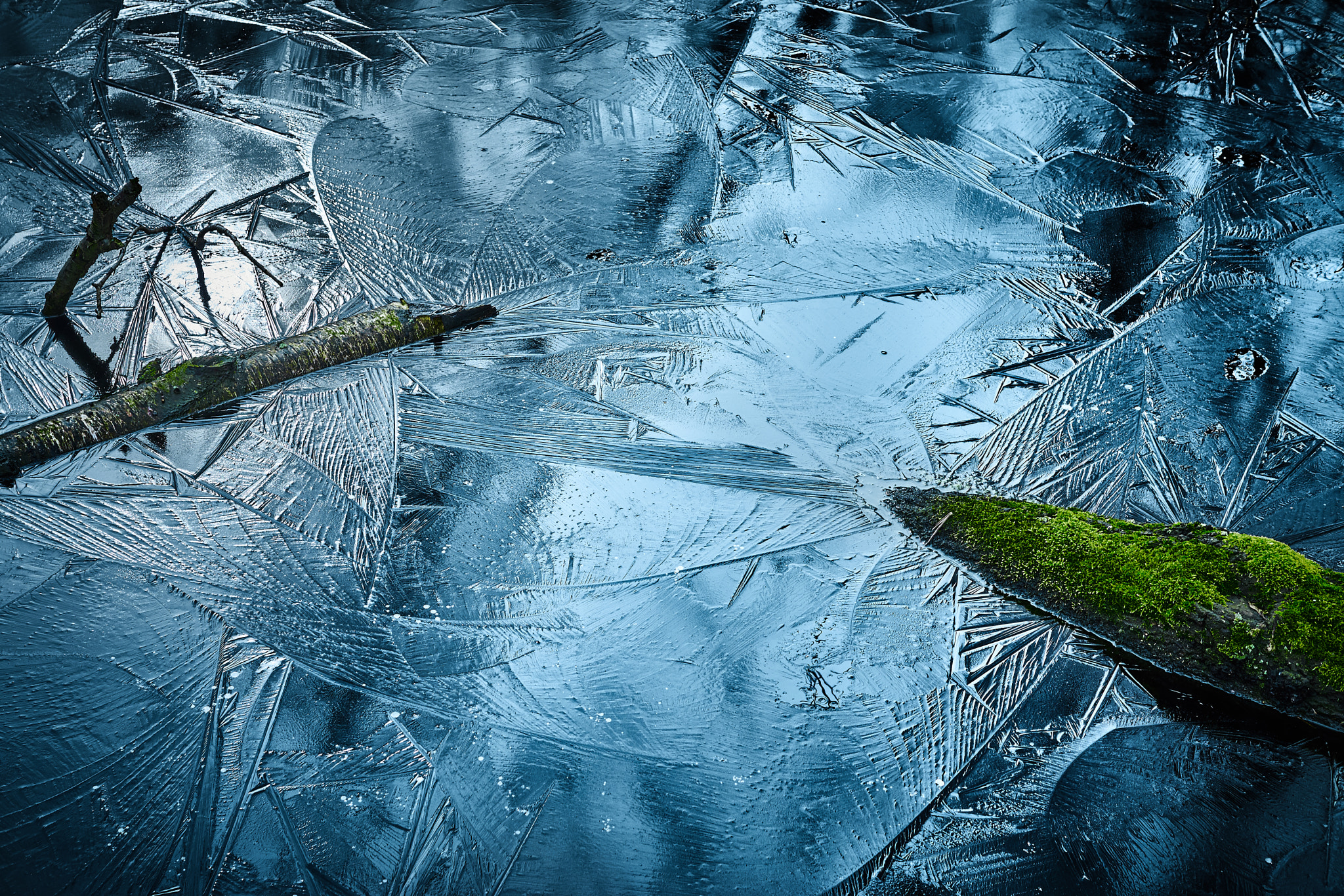 Sony ILCA-77M2 + Sony DT 35mm F1.8 SAM sample photo. Frozen water photography