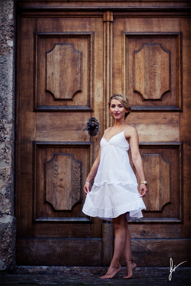 Canon EOS-1Ds Mark III sample photo. Dancing at the gate photography